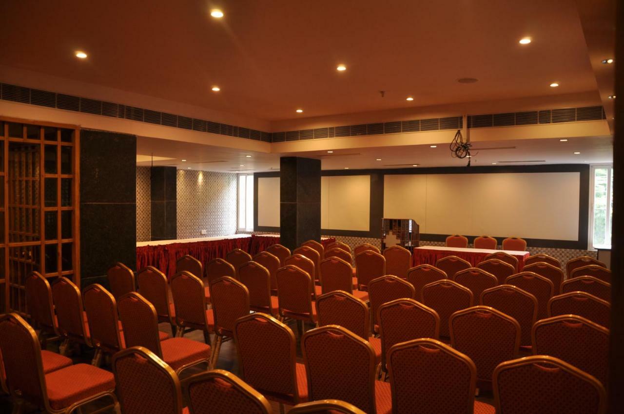 Krishna Residency Otel Vijayawāda Dış mekan fotoğraf