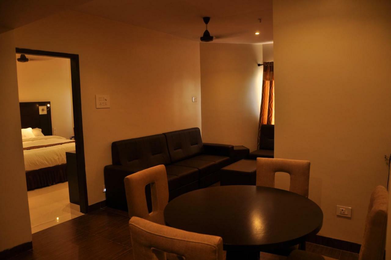 Krishna Residency Otel Vijayawāda Dış mekan fotoğraf