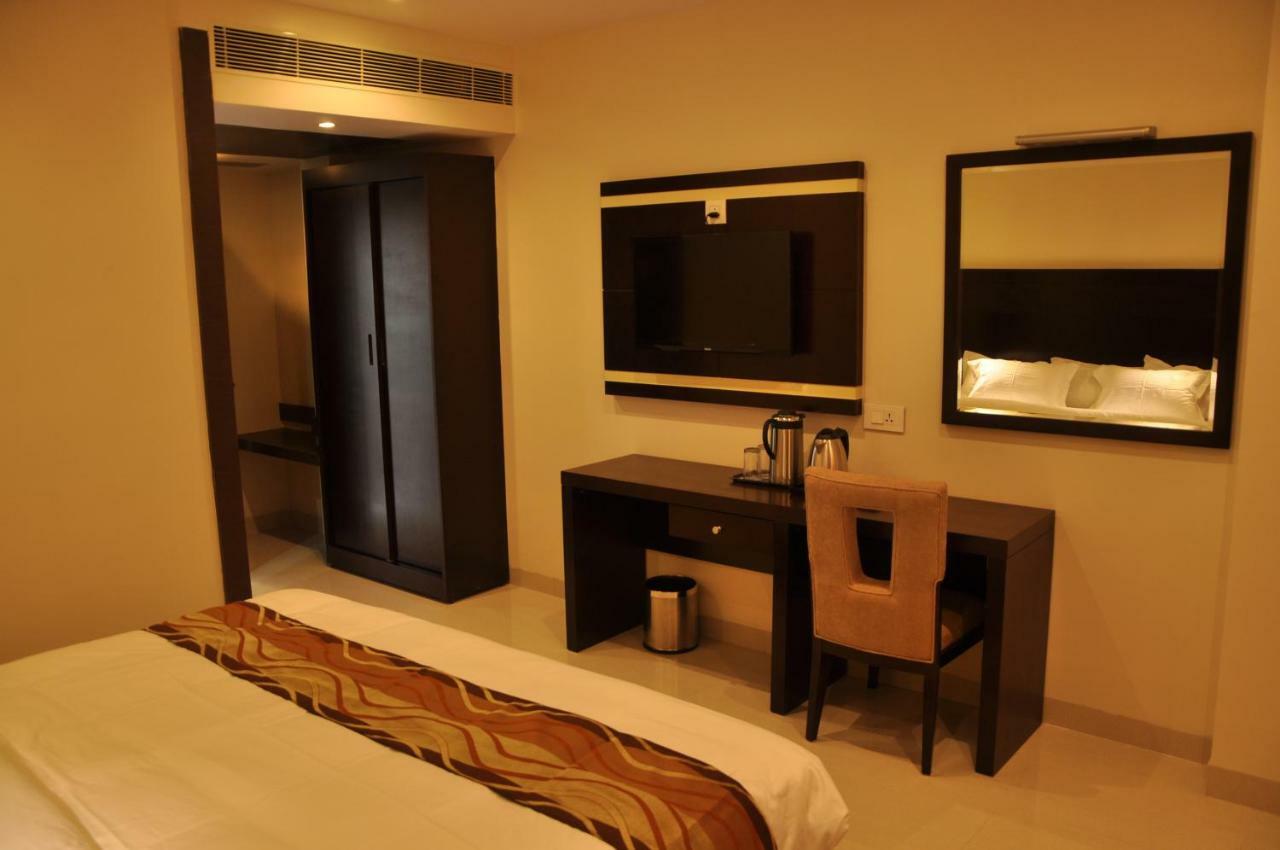 Krishna Residency Otel Vijayawāda Dış mekan fotoğraf