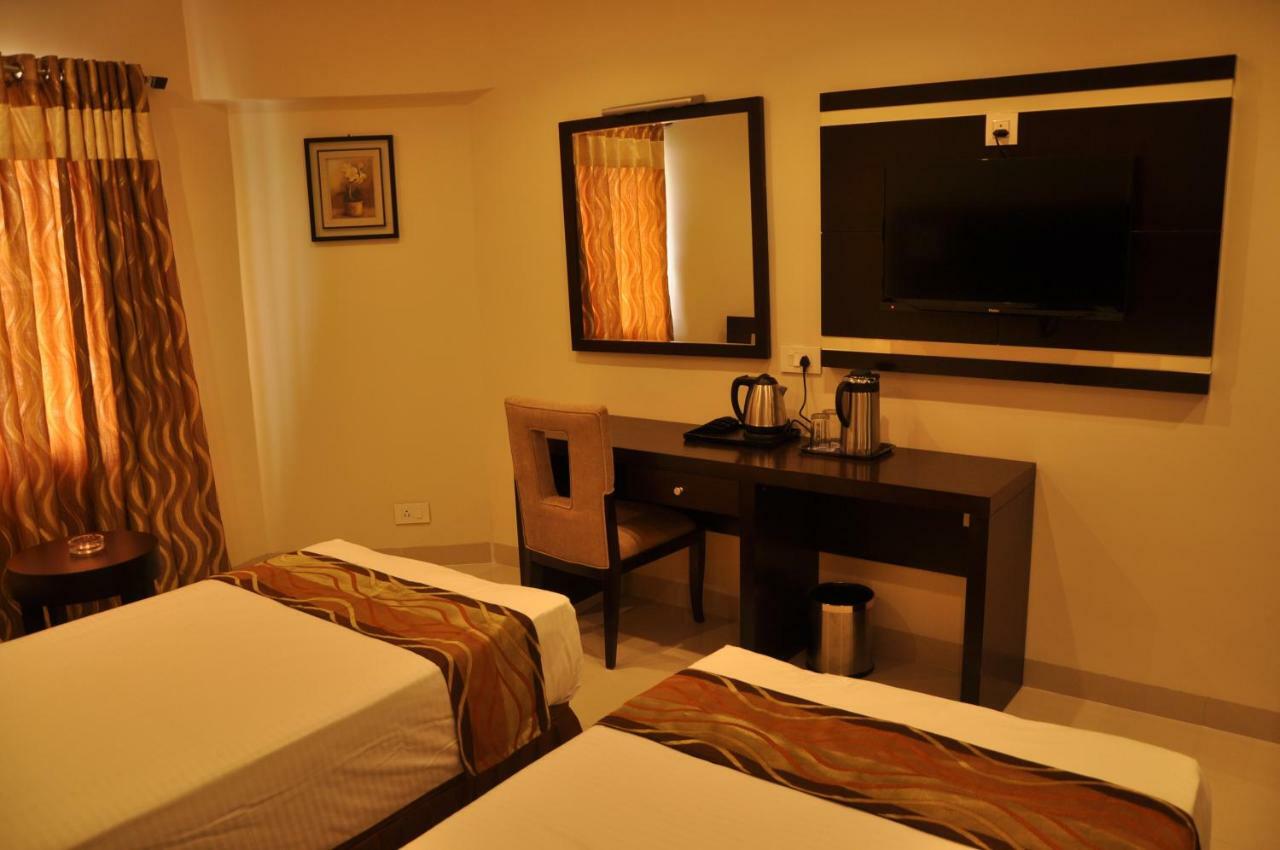 Krishna Residency Otel Vijayawāda Dış mekan fotoğraf